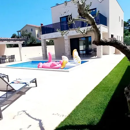 Salvore & Faro, New Luxury Houses, Heated Pool, Near Beaches, - Istria Villa *
