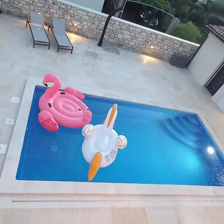 Βίλα Salvore & Faro, New Luxury Houses, Heated Pool, Near Beaches, - Istria