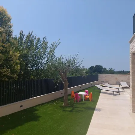 Βίλα Salvore & Faro, New Luxury Houses, Heated Pool, Near Beaches, - Istria *